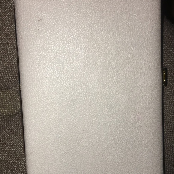 GUESS wallet - Picture 2 of 6